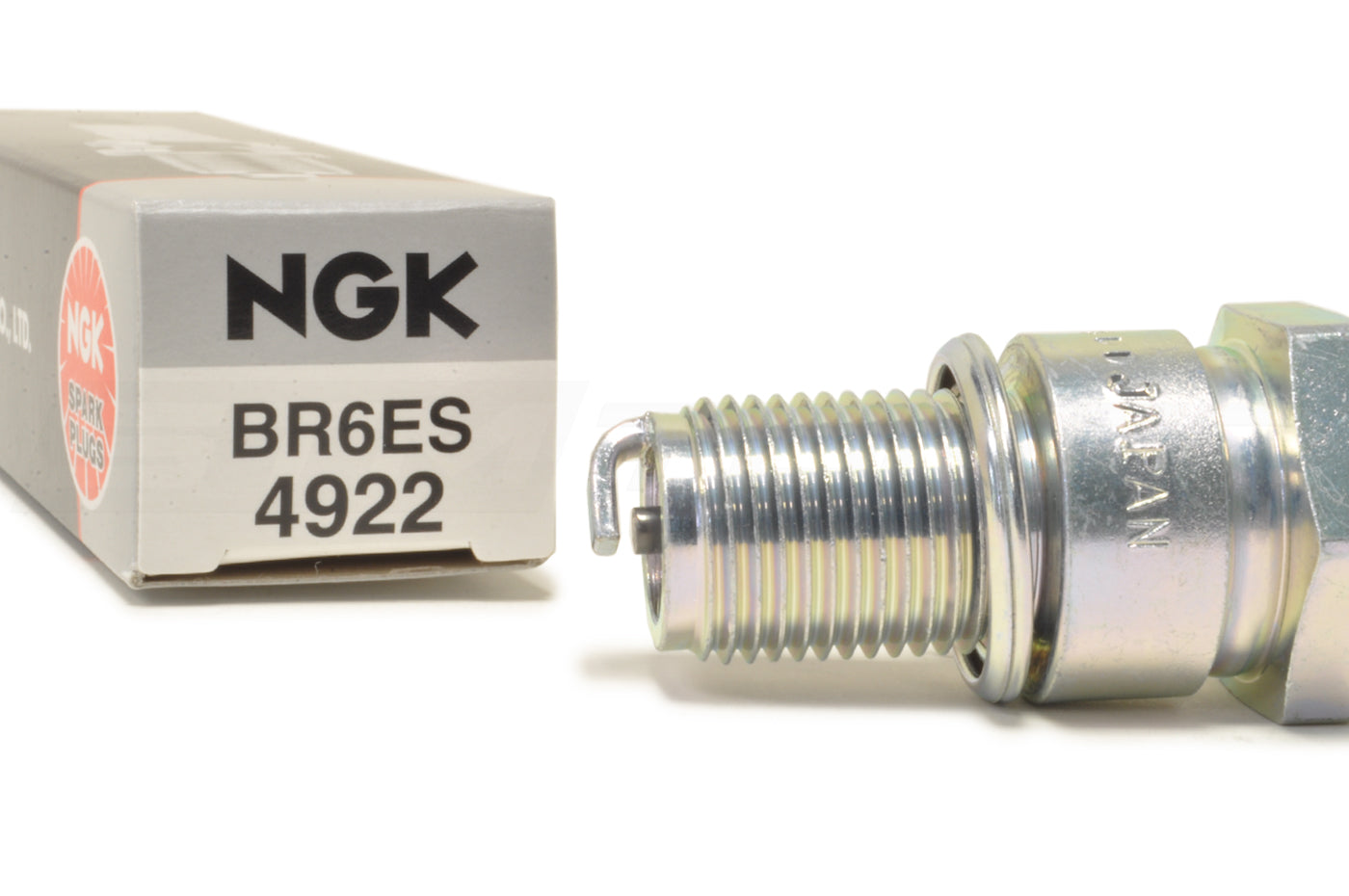 NGK BR6ES 4922 Standard Spark Plug Spark Plug for DSM